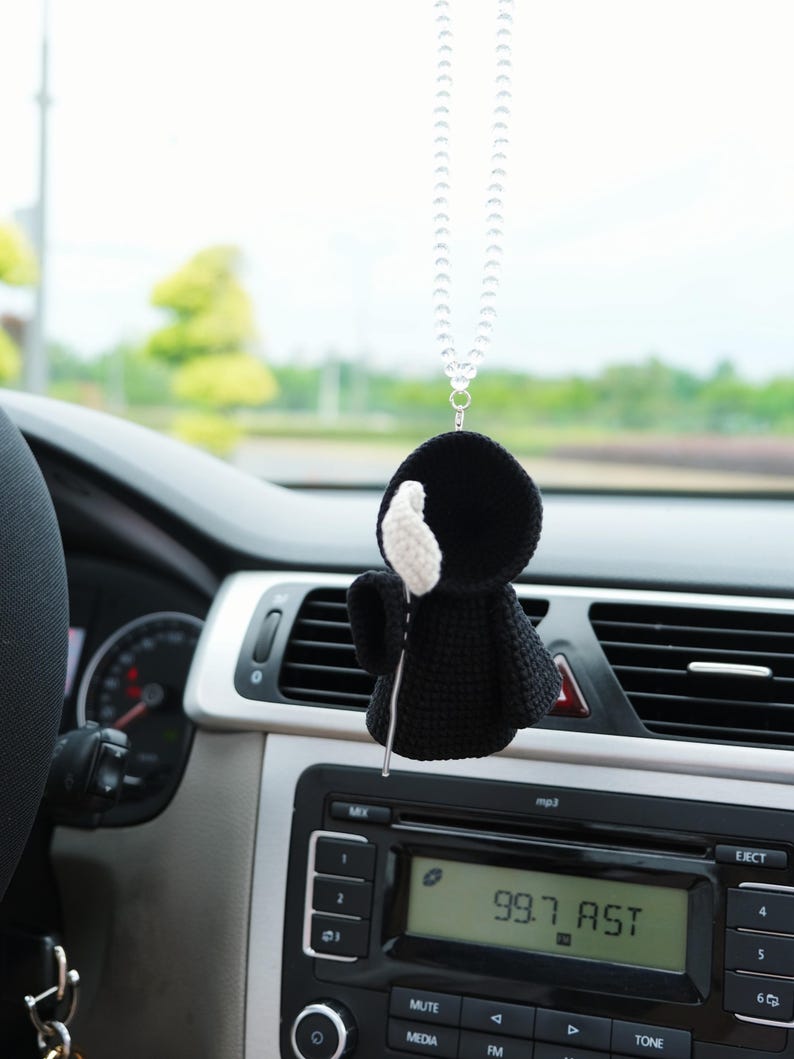 Crochet Grim Reaper Car Mirror Hanging, Amigurumi Scythe Ghost Plush Figurine, Spooky Halloween Rearmirror Ornament