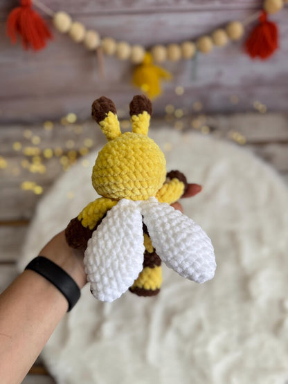 Crochet Honey Bee, Amigurumi Bumble Bee Plush, Beekeeper Gift, Insect Lover Gift, Nature Lover Gift
