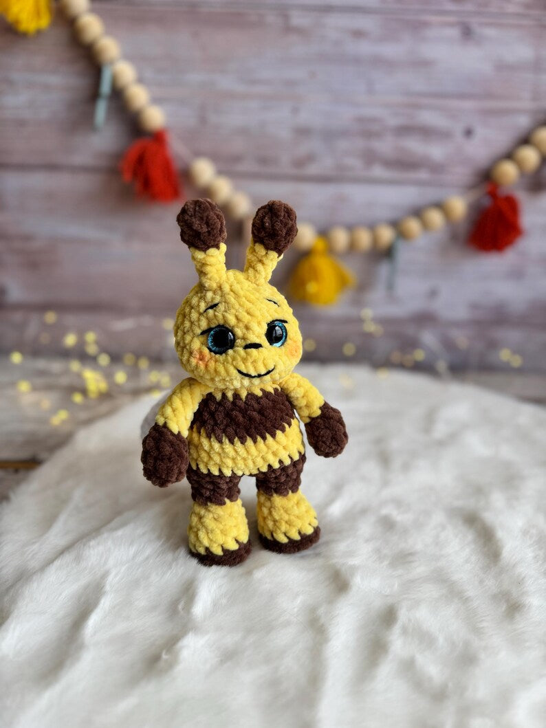 Crochet Honey Bee, Amigurumi Bumble Bee Plush, Beekeeper Gift, Insect Lover Gift, Nature Lover Gift