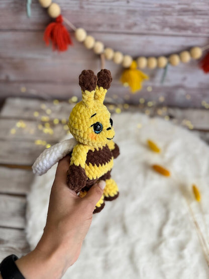 Crochet Honey Bee, Amigurumi Bumble Bee Plush, Beekeeper Gift, Insect Lover Gift, Nature Lover Gift