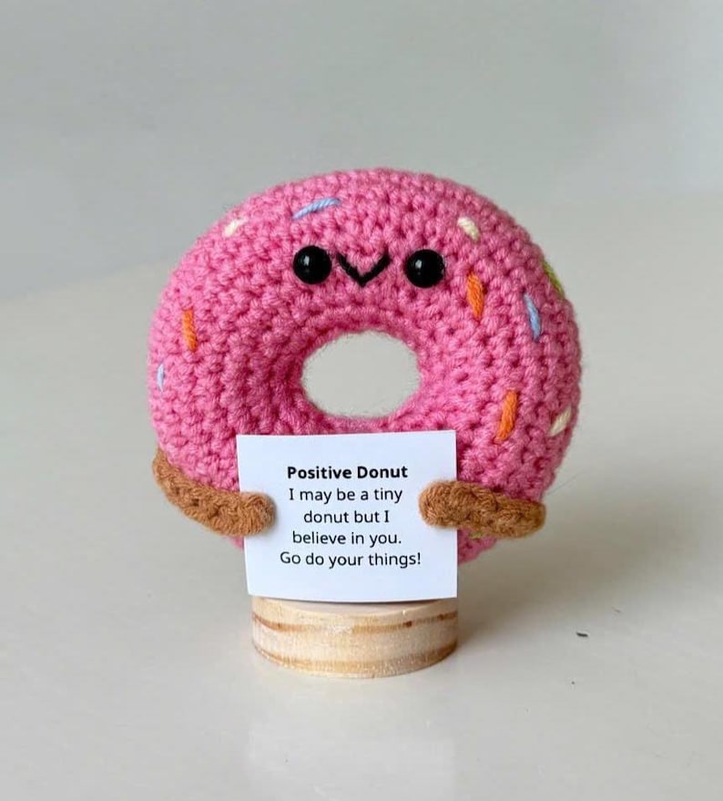 Funny Positive Donut, Knitted Donut With Positive Card, Cute Wool Inspirational Donut Crochet Food Doll Cheer Up Gifts, Birthday Gift