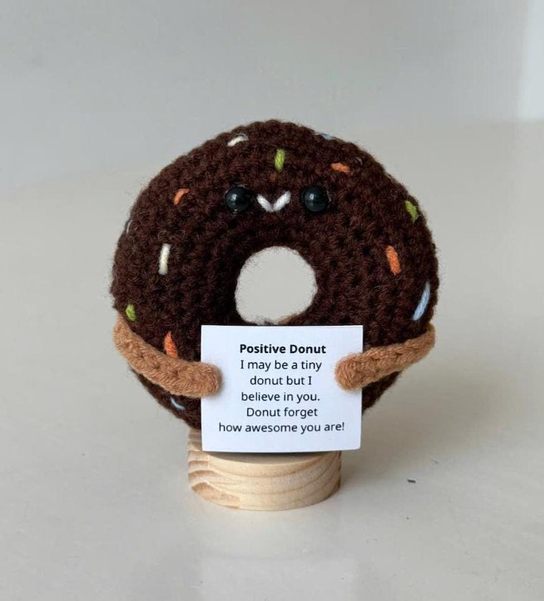 Funny Positive Donut, Knitted Donut With Positive Card, Cute Wool Inspirational Donut Crochet Food Doll Cheer Up Gifts, Birthday Gift