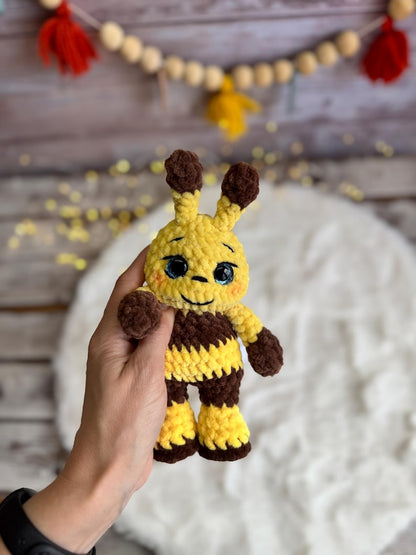 Crochet Honey Bee, Amigurumi Bumble Bee Plush, Beekeeper Gift, Insect Lover Gift, Nature Lover Gift