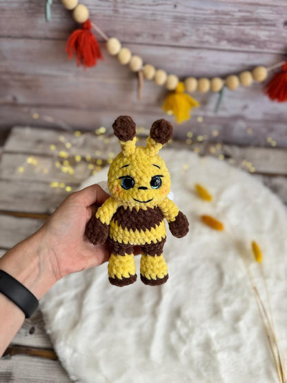 Crochet Honey Bee, Amigurumi Bumble Bee Plush, Beekeeper Gift, Insect Lover Gift, Nature Lover Gift