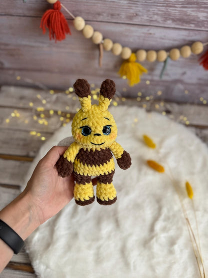 Crochet Honey Bee, Amigurumi Bumble Bee Plush, Beekeeper Gift, Insect Lover Gift, Nature Lover Gift