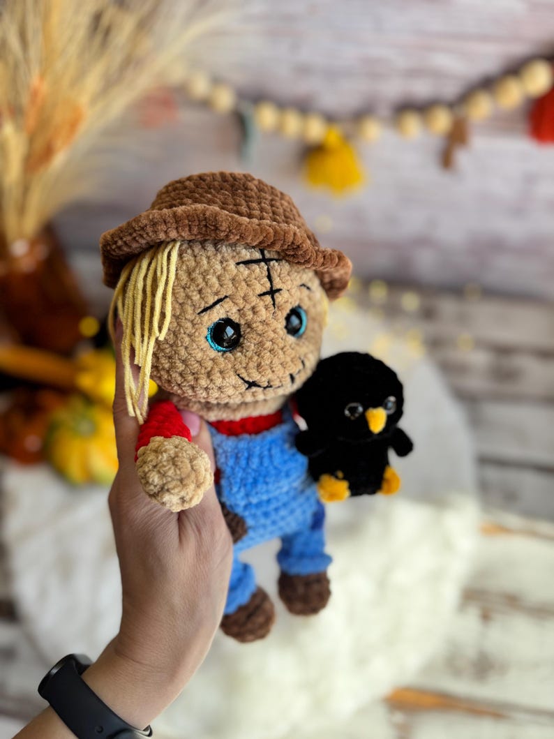 Crochet Scarecrow Figure with Crow, Autumn Farmhouse Decor, Harvest Collectible, Thanksgiving Decoration