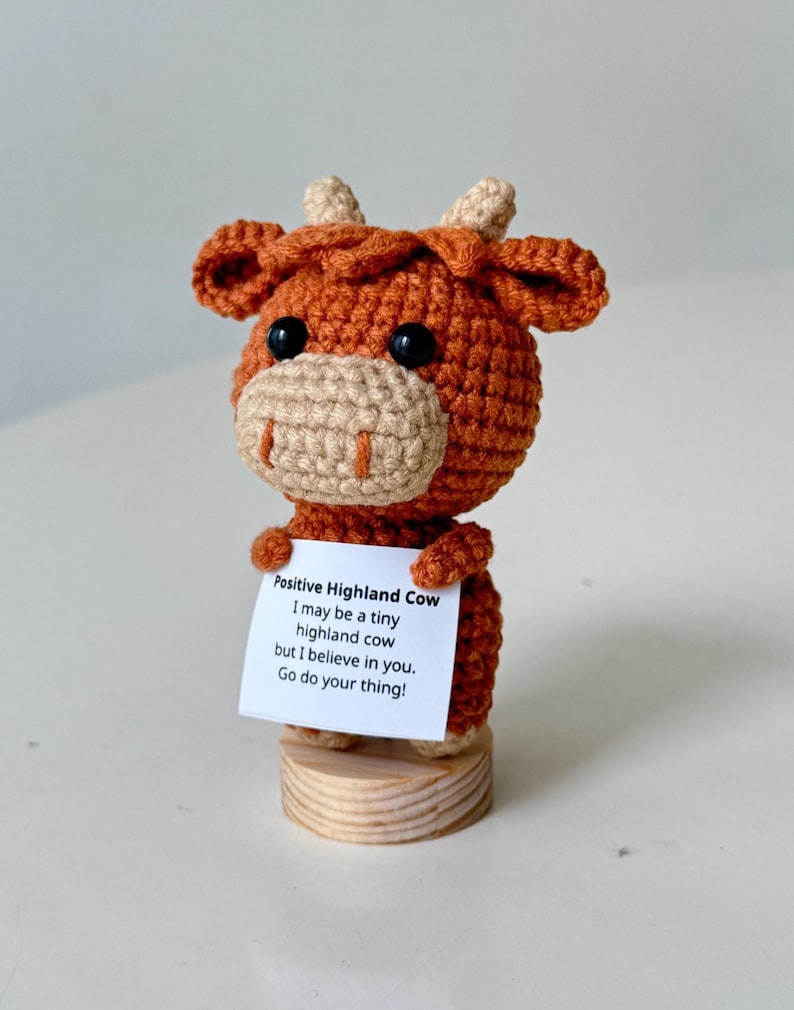 Crochet Highland Cow Positive With Desk Decorations, Supportive Highland Cow Plushie, Birthday Gift, Gifts For Family Friend Coworker