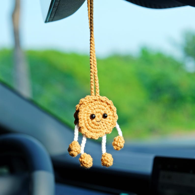 Crochet Cookie Doll Car Mirror Charm, Kawaii Smiley Cookie Rear View Mirror Hanging Accessories, Anime Car Interior Accessory for Women/Teen