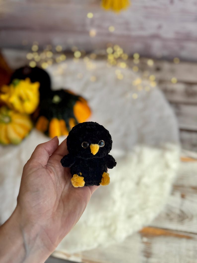 Crochet Scarecrow Figure with Crow, Autumn Farmhouse Decor, Harvest Collectible, Thanksgiving Decoration