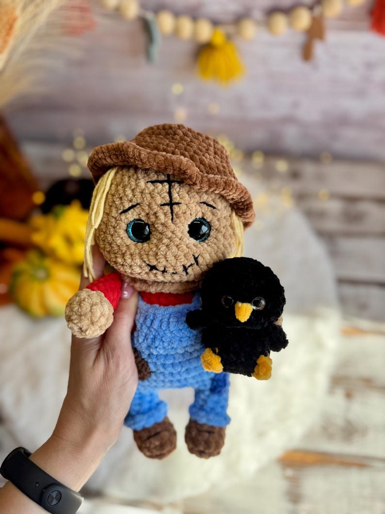 Crochet Scarecrow Figure with Crow, Autumn Farmhouse Decor, Harvest Collectible, Thanksgiving Decoration