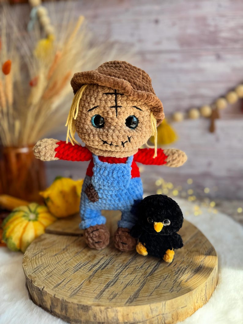 Crochet Scarecrow Figure with Crow, Autumn Farmhouse Decor, Harvest Collectible, Thanksgiving Decoration