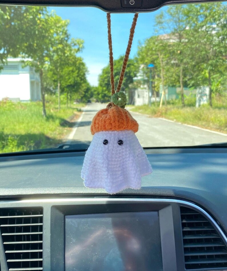 Crochet Ghost Car Charm, Ghost With Pumpkin Hat Car Mirror Hanger, Ghost Plushie Halloween Decor, Halloween Car Accessory