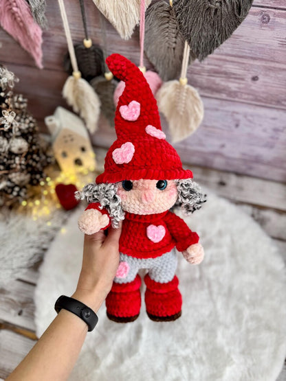 Valentine Gnome Decor, Crochet Love Gnome with Hearts, Handmade Romantic Keepsake, Valentine’s Day Decor, Anniversary Gift