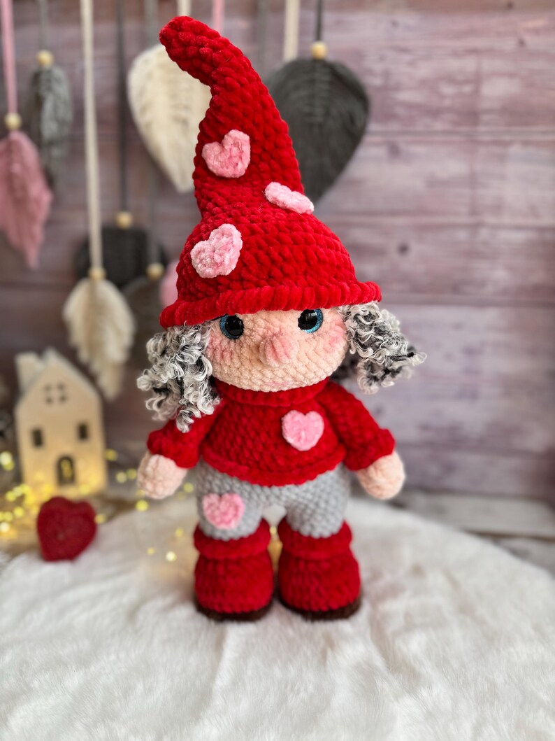 Valentine Gnome Decor, Crochet Love Gnome with Hearts, Handmade Romantic Keepsake, Valentine’s Day Decor, Anniversary Gift
