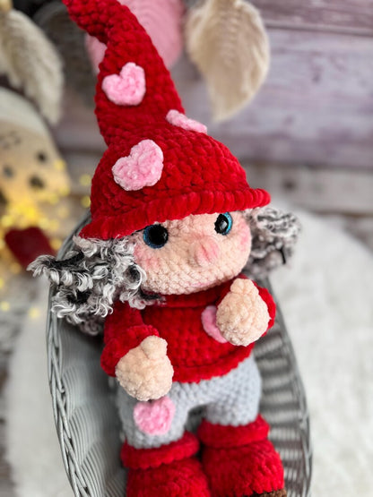 Valentine Gnome Decor, Crochet Love Gnome with Hearts, Handmade Romantic Keepsake, Valentine’s Day Decor, Anniversary Gift