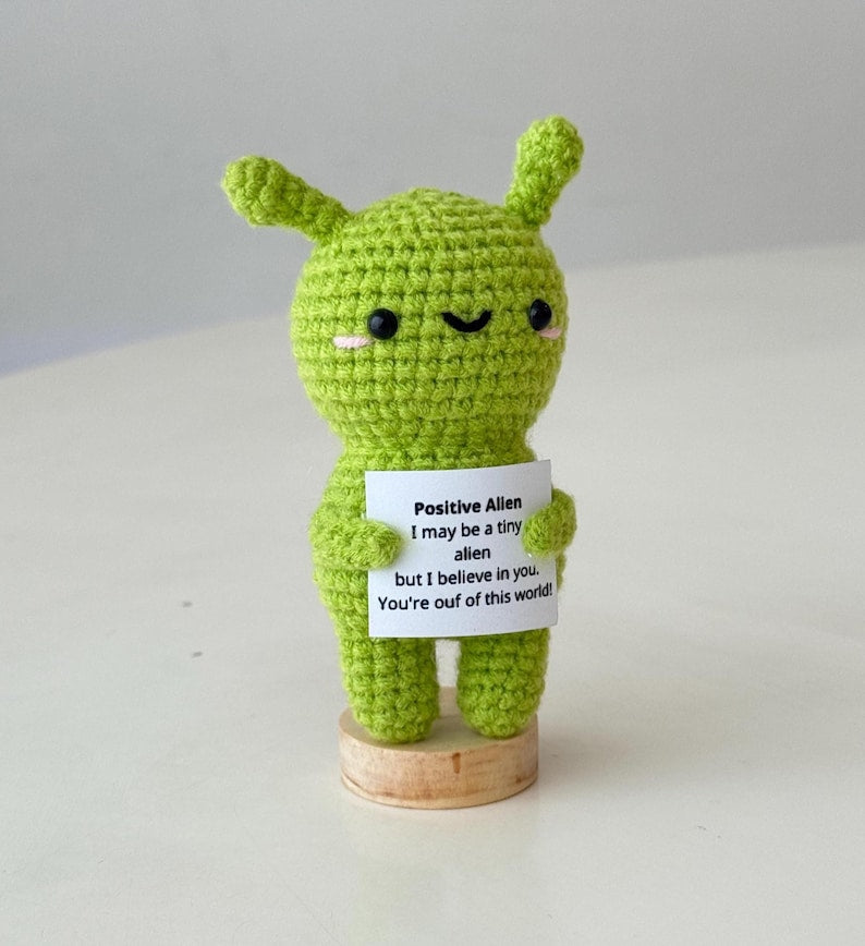 Crochet Funny Positive Alien Plush With Uplifting Card, Encouragement Gift For Family, Friends, Coworker, Ideal For Birthday, Graduation