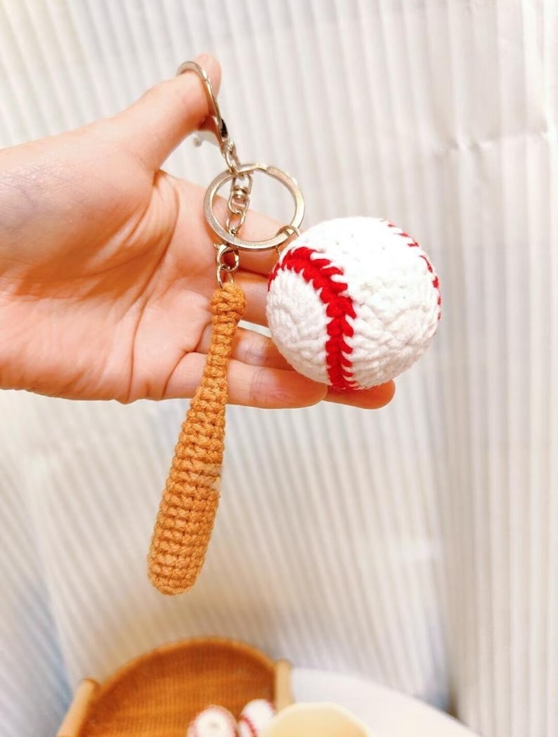 Crochet Baseball Bat Keychain, Handmade Baseball Keychain, Sports Keychain, Baseball Lover Gift, Coach Gift, Cute Amigurumi Keyring