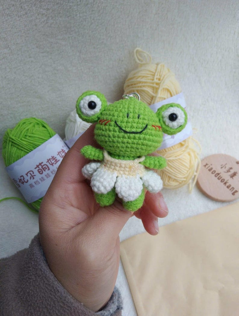 Cute Crochet Frog Keychain – Kawaii Amigurumi Frog Plush – Handmade Frog Bag Charm – Small Animal Gift – Frog Lover Present