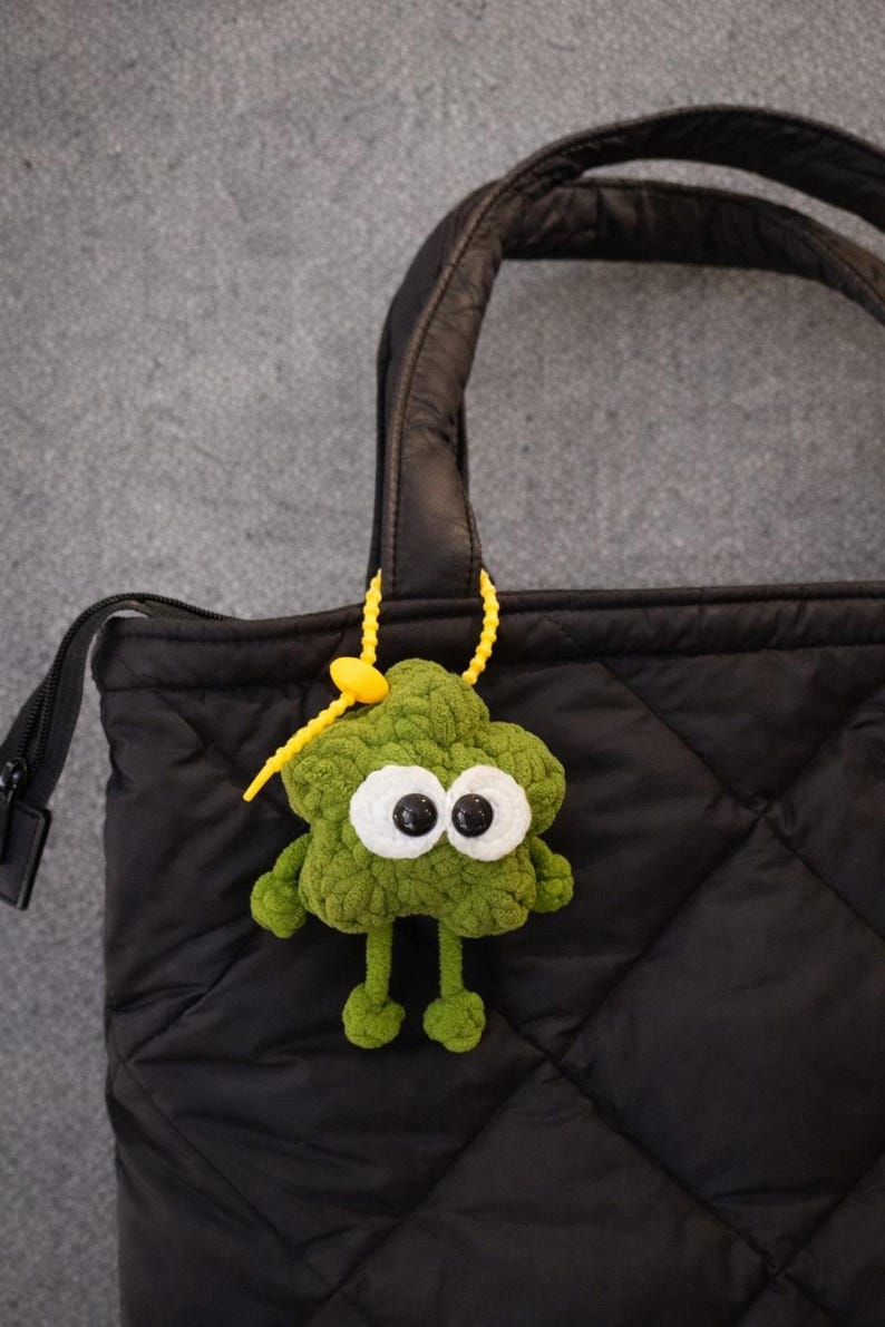 Handmade Amigurumi Big Star Crochet Bag Charm – Plush Keychain Gift