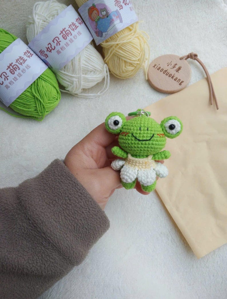 Cute Crochet Frog Keychain – Kawaii Amigurumi Frog Plush – Handmade Frog Bag Charm – Small Animal Gift – Frog Lover Present