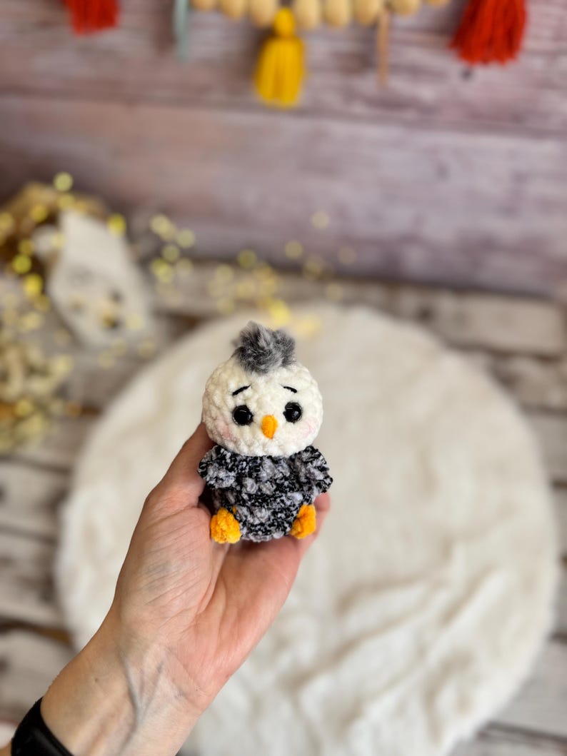 Crochet Chicken Family, Mother Hen with Chicks, Mother's Day Gift, Farmhouse Decor, Chicken Lover Gift, Amigurumi Farm Animal