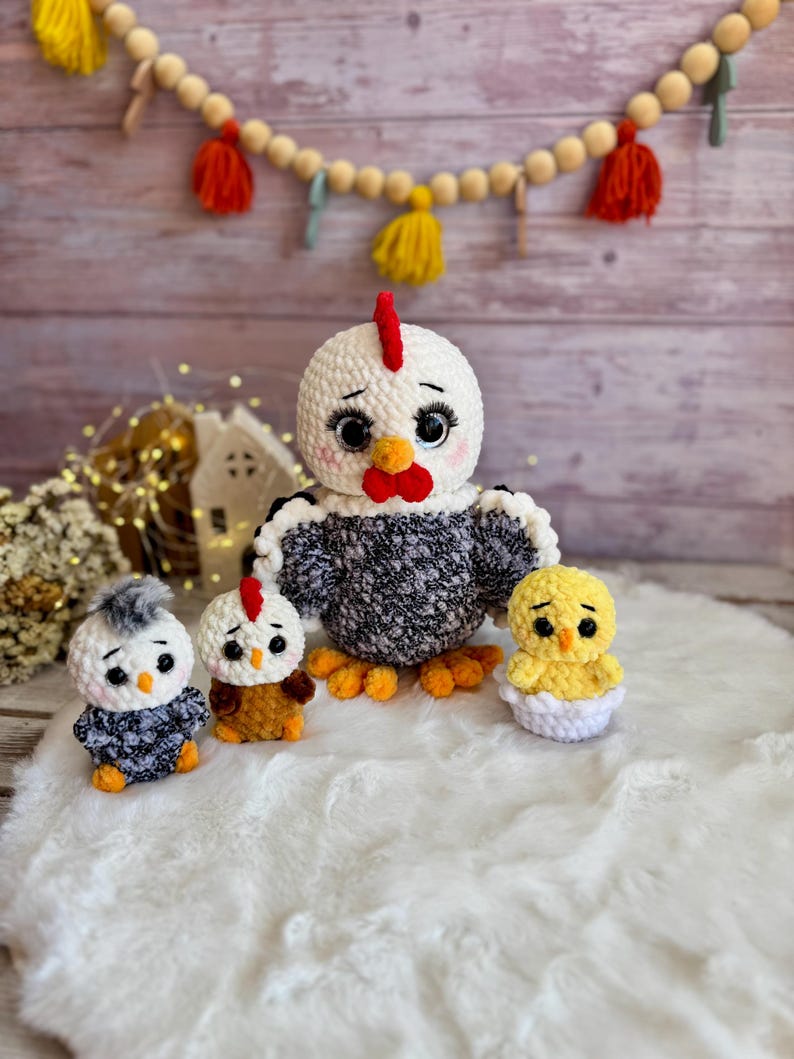 Crochet Chicken Family, Mother Hen with Chicks, Mother's Day Gift, Farmhouse Decor, Chicken Lover Gift, Amigurumi Farm Animal