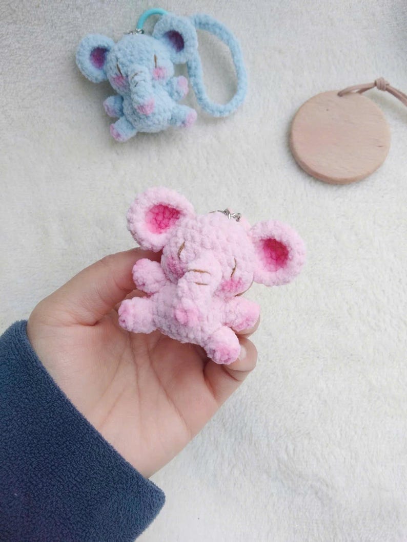 Cute Crochet Elephant Keychain, Amigurumi Elephant Charm, Kawaii Elephant Plush Keyring, Handmade Animal Gift, Bag Charm Accessory