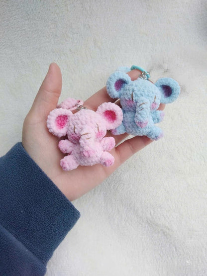 Cute Crochet Elephant Keychain, Amigurumi Elephant Charm, Kawaii Elephant Plush Keyring, Handmade Animal Gift, Bag Charm Accessory
