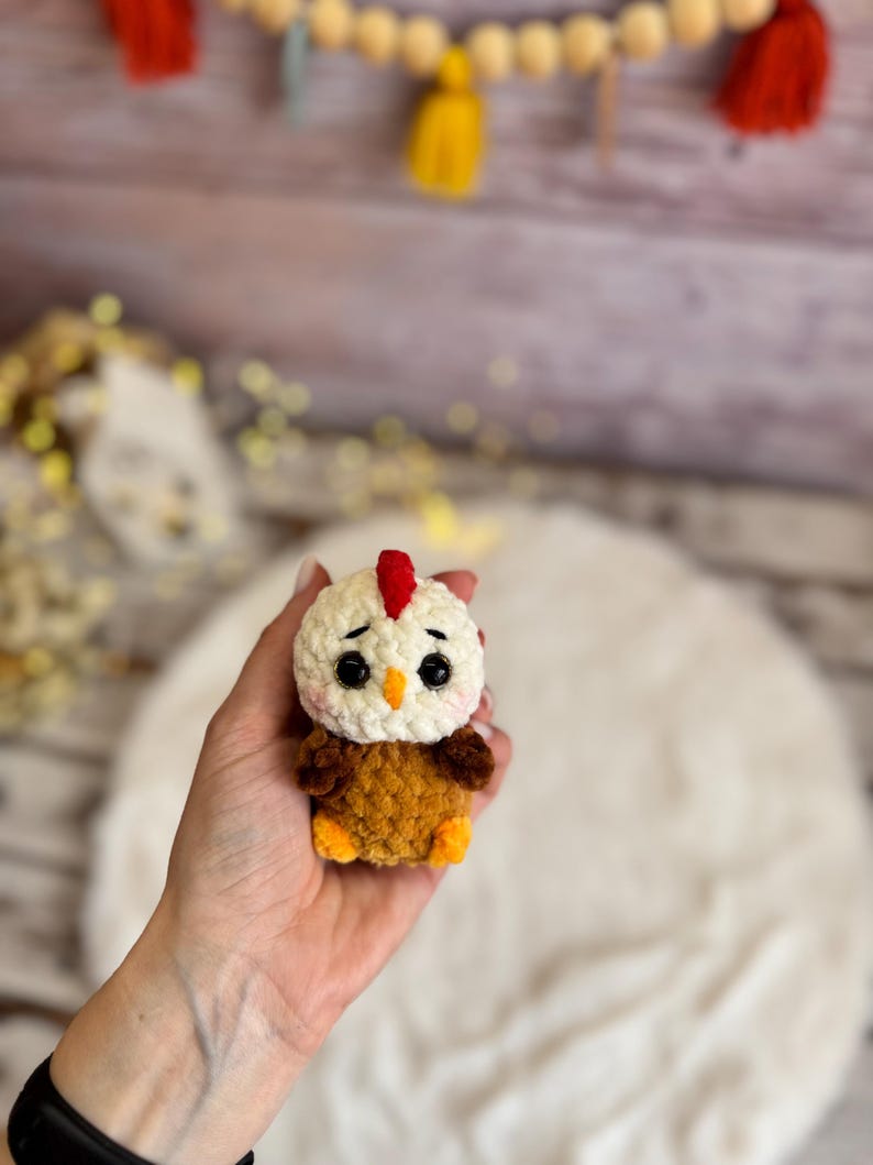 Crochet Chicken Family, Mother Hen with Chicks, Mother's Day Gift, Farmhouse Decor, Chicken Lover Gift, Amigurumi Farm Animal