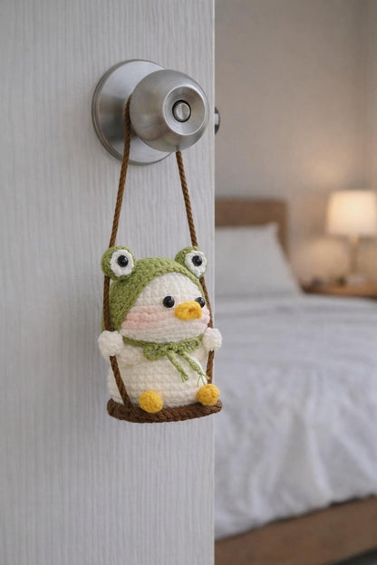Handmade Duck Wearing Frog Costume Crochet Car Hanging, Swinging Duck Car Mirror Charm, Cute Duckling Ornament, New Car Decor Gift