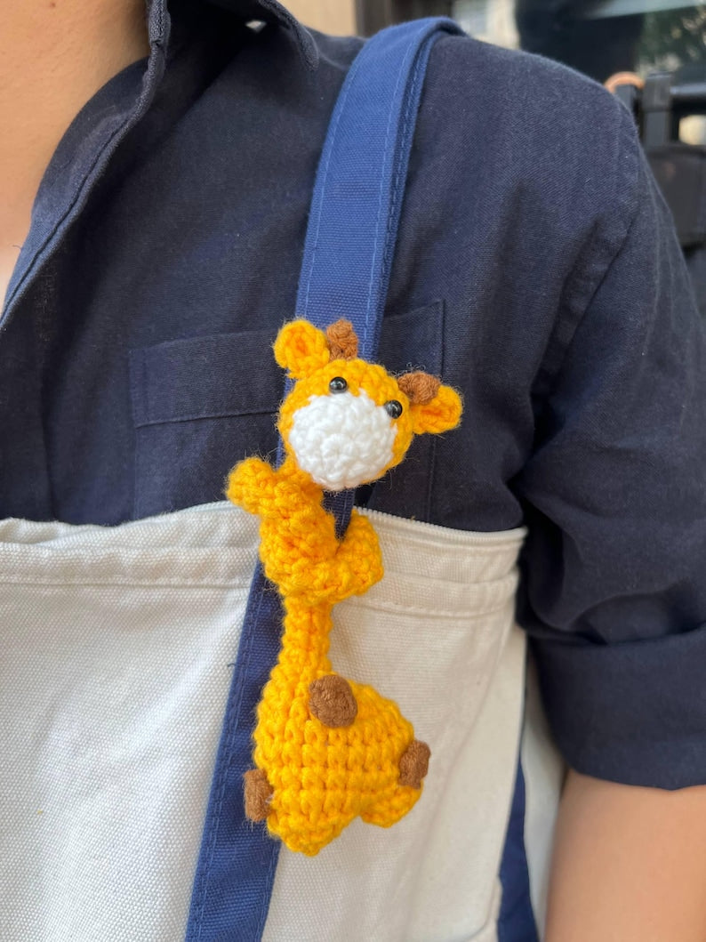 Crochet Lizard Bag Charm, Funny Gecko Keychain, Handmade Amigurumi Animal Plush, Cute Long Neck Animal Clip On Bag Accessory, Gift for Her