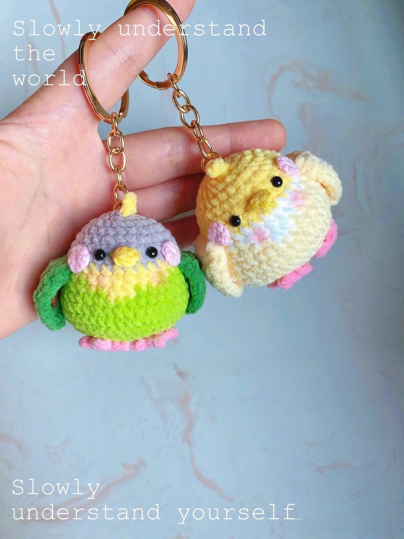 Cute Crochet Bird Keychain Set, Amigurumi Parrot & Chick Charm, Kawaii Bird Plush Keyring, Handmade Animal Gift, Backpack Bag Charm