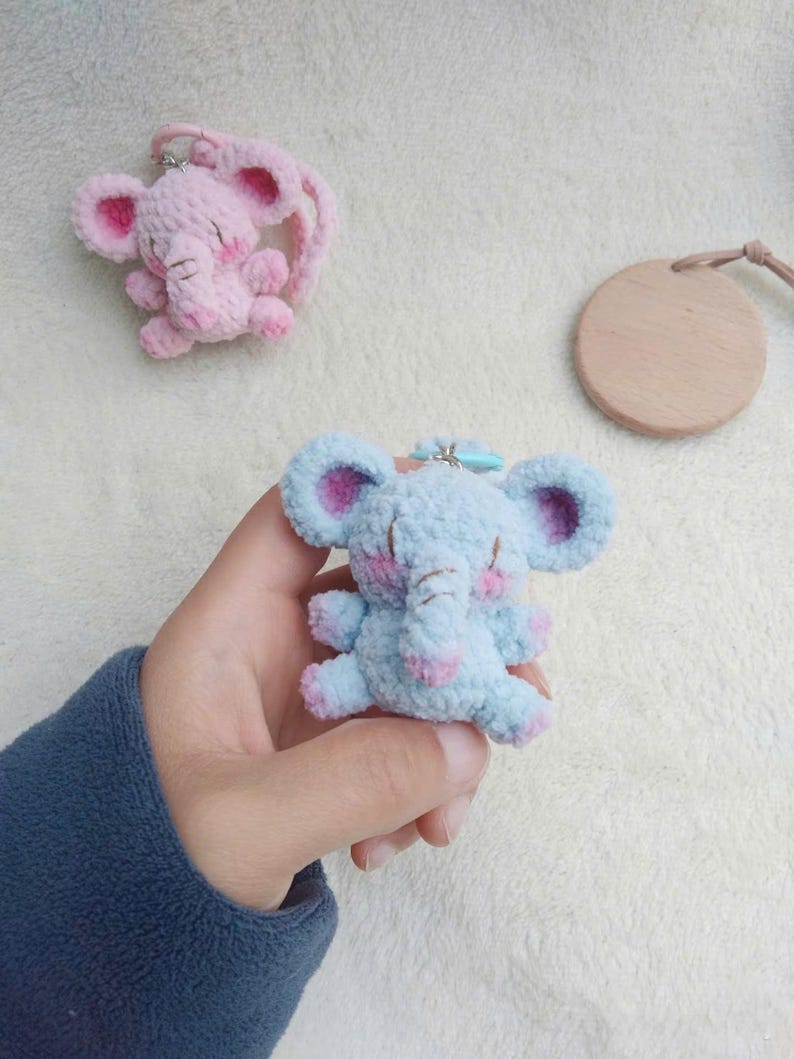 Cute Crochet Elephant Keychain, Amigurumi Elephant Charm, Kawaii Elephant Plush Keyring, Handmade Animal Gift, Bag Charm Accessory