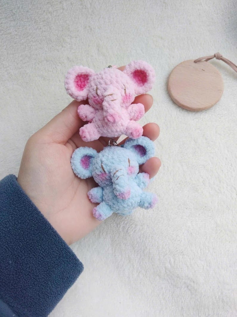 Cute Crochet Elephant Keychain, Amigurumi Elephant Charm, Kawaii Elephant Plush Keyring, Handmade Animal Gift, Bag Charm Accessory