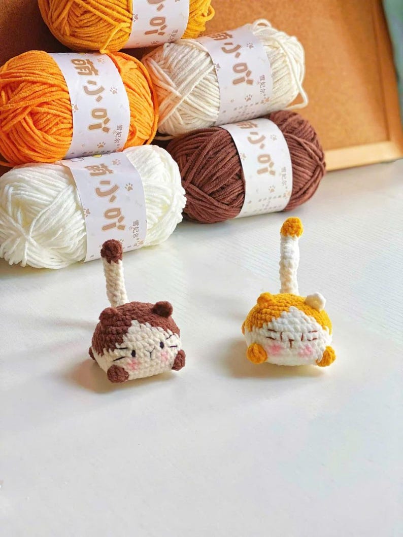 Cute Crochet Cat Keychain with Fish Charm, Amigurumi Cat Keyring, Kawaii Kitty Bag Charm, Handmade Animal Gift, Cat Lover, Crochet Cat