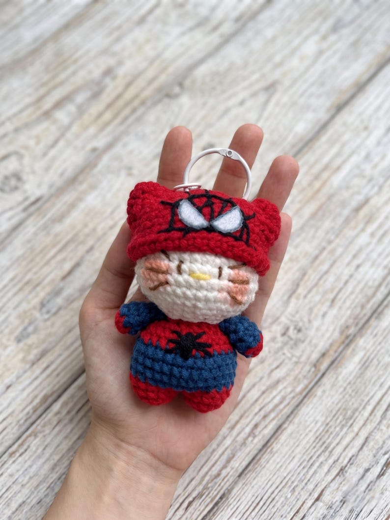 Spider Cat Crochet Keychain – Handmade Amigurumi Kitty Bag Charm, Cute Gift for Her, Cute Backpack Accessory