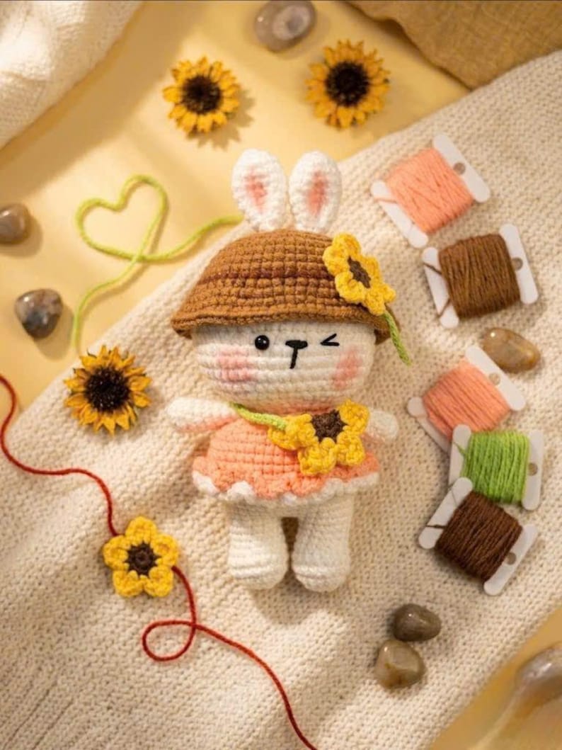 Cute Sunflower Bunny Crochet Doll Keychain - Amigurumi Rabbit Bag Accessory - Handmade Small Stuffed Animal - Unique Gift for Bunny Lovers