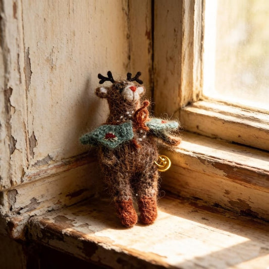 Artisan woven reindeer sculpted pieces, Yuletide ornamental accents, seasonal mementos, ladies’ romantic treasures, winter home adornments