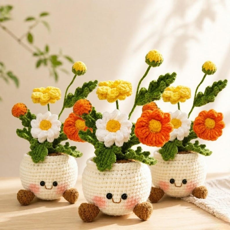Crochet Flower Pot Amigurumi 25cm – Cute Smiling Plant Decor – Handmade Yarn Flowers – Kawaii Desk Decor – Gift for Her