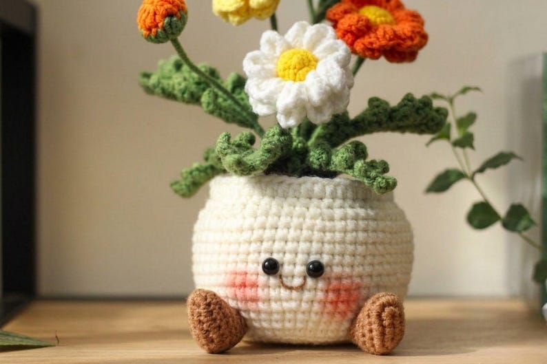 Crochet Flower Pot Amigurumi 25cm – Cute Smiling Plant Decor – Handmade Yarn Flowers – Kawaii Desk Decor – Gift for Her