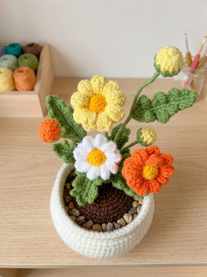 Crochet Flower Pot Amigurumi 25cm – Cute Smiling Plant Decor – Handmade Yarn Flowers – Kawaii Desk Decor – Gift for Her
