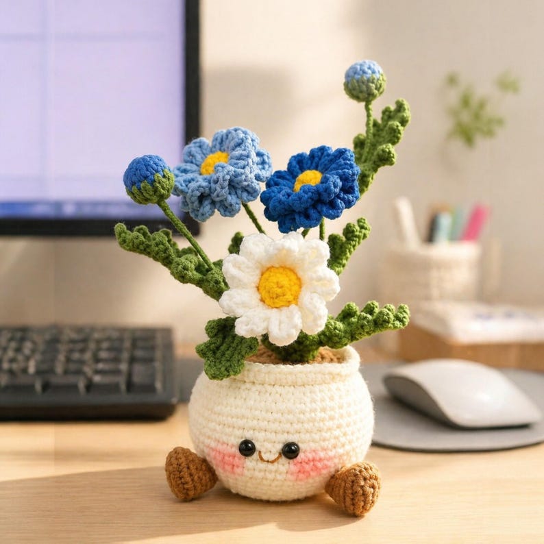 Cute Crochet Flower Pot – Kawaii Amigurumi Plant 25cm – Smiling Desk Decor – Handmade Gift Idea