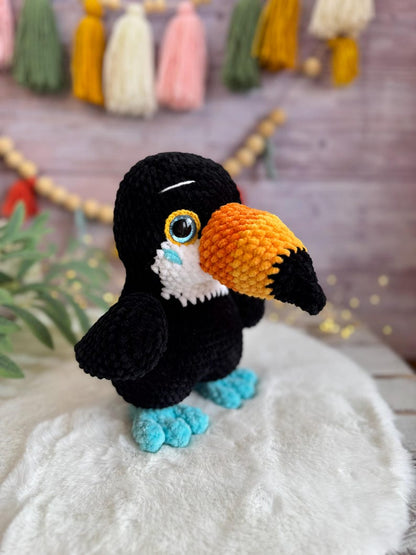Crochet Toucan Decor, Handmade Tropical Bird Keepsake, Amigurumi Toucan, Jungle Decor, Bird Lover Gift