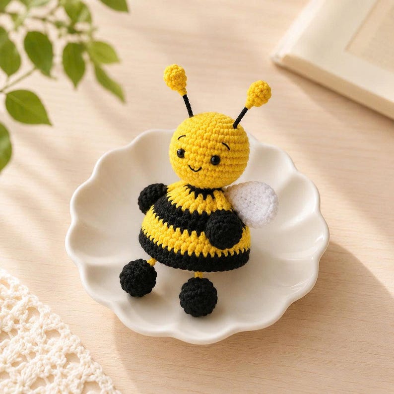 Crochet Bee Keychain Handmade Amigurumi Bumblebee Bag Charm Cute Bee Plush Keyring Kawaii Gift for Women Girls Backpack Accessory