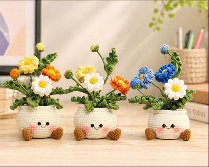 Cute Crochet Flower Pot – Kawaii Amigurumi Plant 25cm – Smiling Desk Decor – Handmade Gift Idea