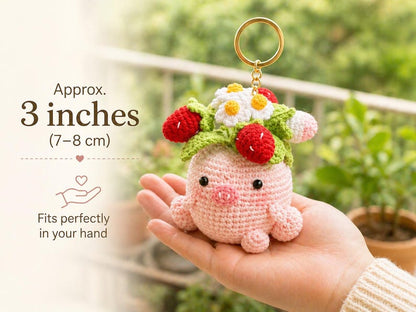 Crochet Pig Keychain with Strawberries & Daisies – Handmade Amigurumi Cute Animal Charm, Gift for Her, Kawaii Bag Charm, Mini Plush Keyring