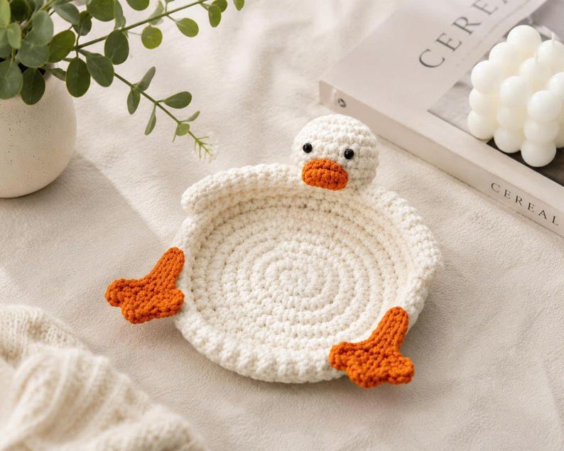Handmade Crochet Duck Coaster & Trinket Tray – Cute Amigurumi Duck Dish for Coffee, Tea Cup, Desk Organizer, Gift Idea