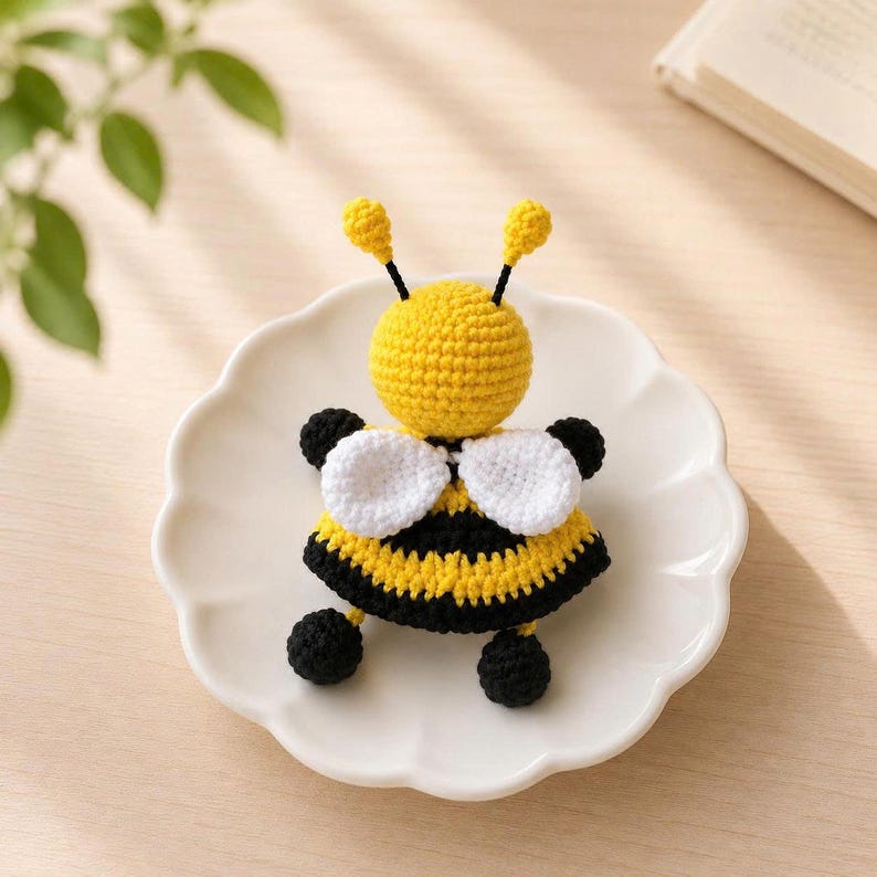 Crochet Bee Keychain Handmade Amigurumi Bumblebee Bag Charm Cute Bee Plush Keyring Kawaii Gift for Women Girls Backpack Accessory