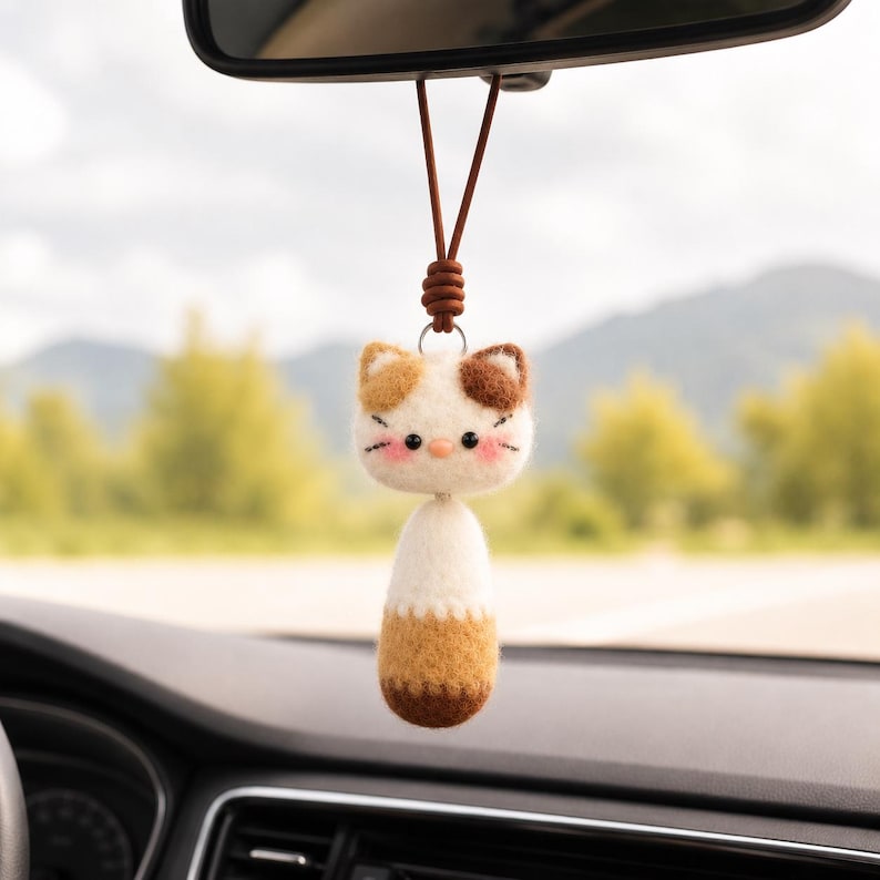 Crochet Cat Rearview Mirror Charm, Fluffy Kitten Car Hanging Accessories, Kawaii Anime Car Accessories for Women/Teen, Rearview Mirror Decor