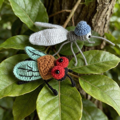 Handcrafted Woven Insect Figurines Artistic Interior Embellishments Backpack Charms Vintage Curios Christmas Holiday Trinkets